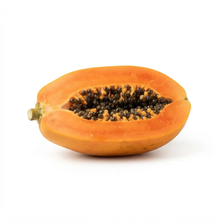 Papaye orange de forme ovale avec une peau lisse et des petites graines noires