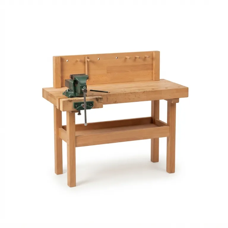 Établi en bois massif avec un étau fixé sur le plateau
